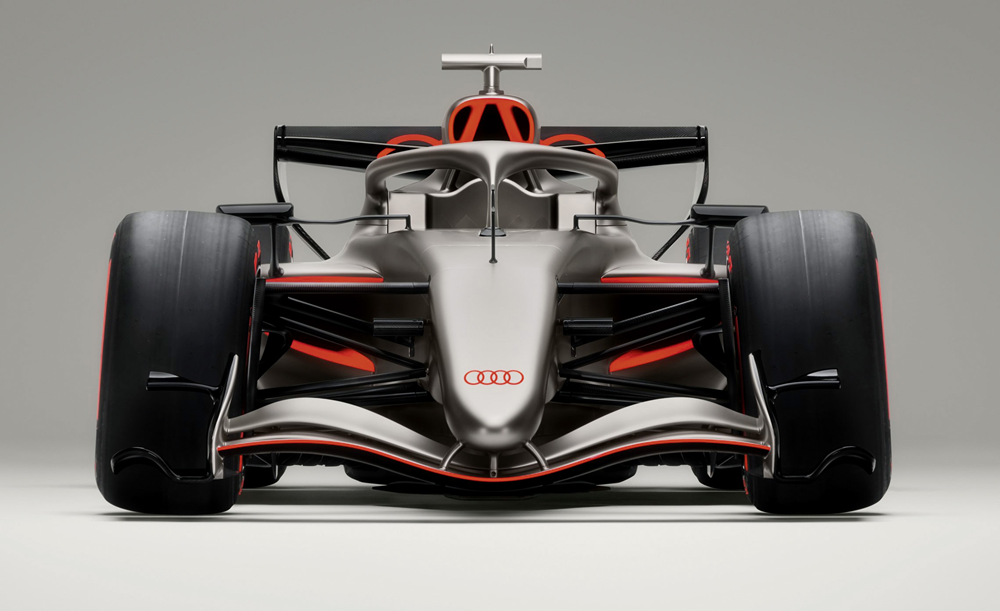 Con la sua combinazione di colori minimalista ma potente, grigio titanio, nero carbonio e il nuovo rosso Audi, la vettura dimostra la nuova filosofia di design: chiara, tecnica, emotiva.