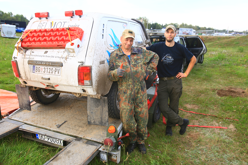 Die Mechanikern Maciej und Tom Klocyk