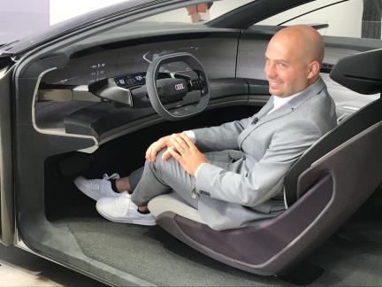 Audi ha presentato un assaggio della nuova A8 con la Conceptcar Grandsphere