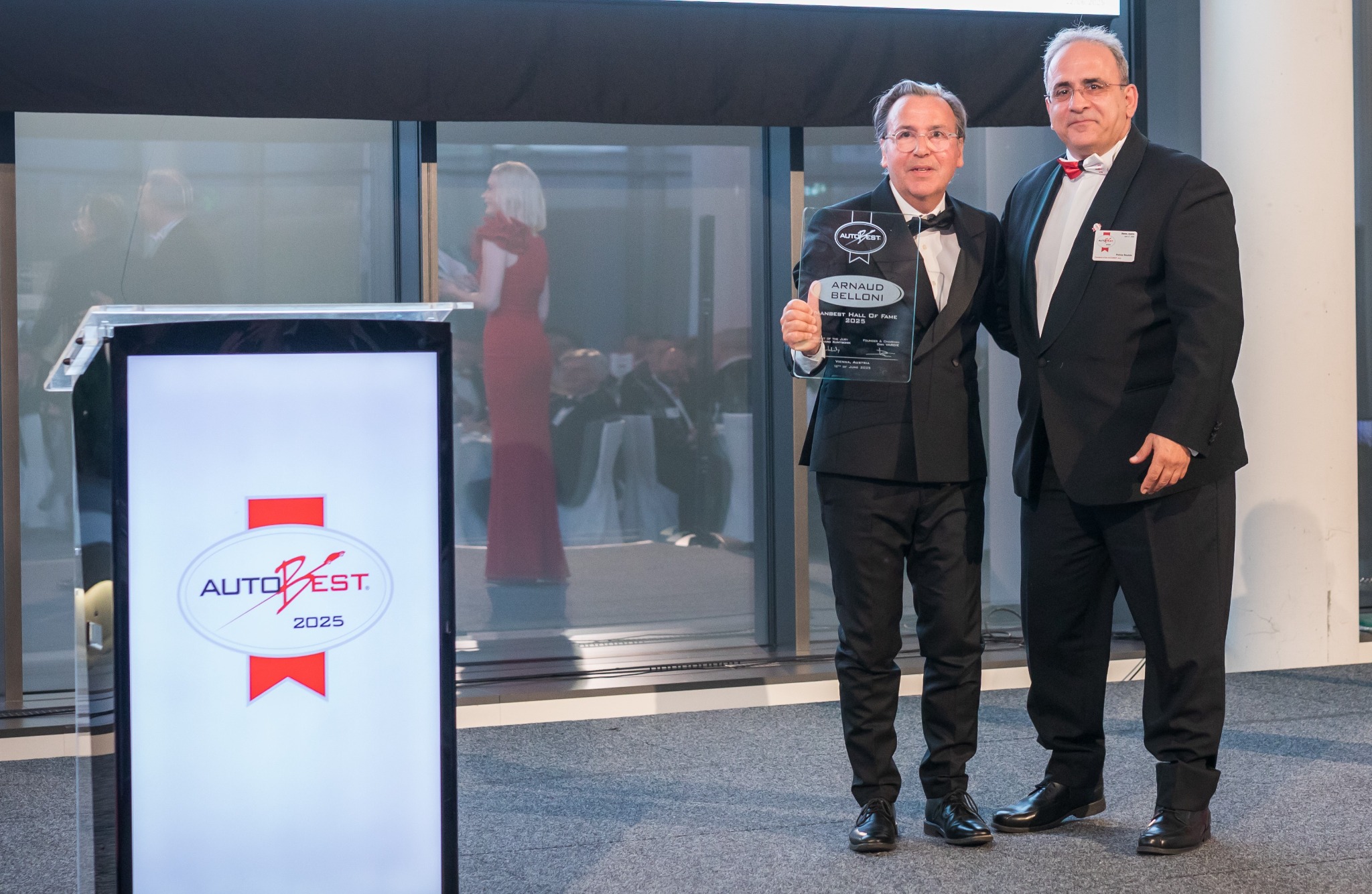 Arnaud Belloni (a sinistra), responsabile globale del marketing del Gruppo Renault, è stato premiato come "Man Best".