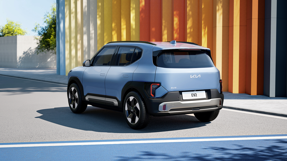 Praktischer Kleiner: Die kastenartige Form und der hohe Aufbau erlauben viel Nutzwert im Interieur. 