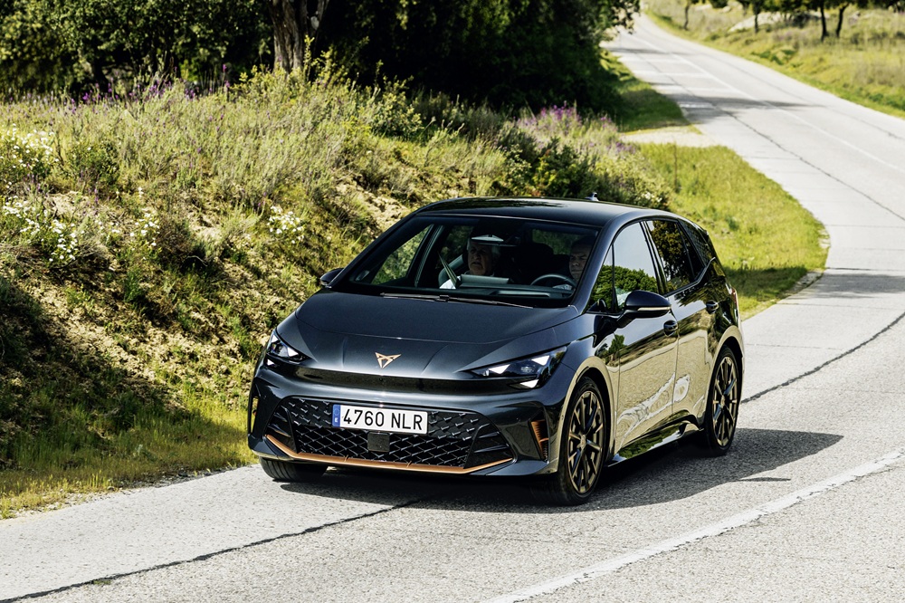 Der New Cupra Born rollt auf 19 oder 20 Zoll grossen Leichtmetallfelgen.