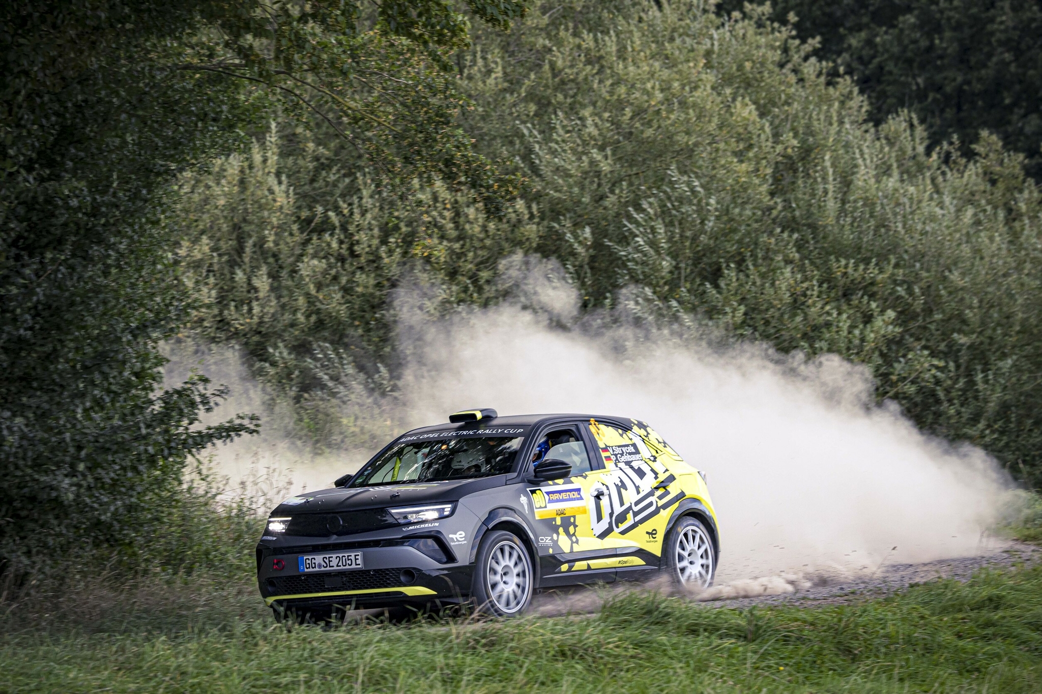 Der Mokka GSE kommt als Rally-Version auch im Rennsport zum Einsatz.