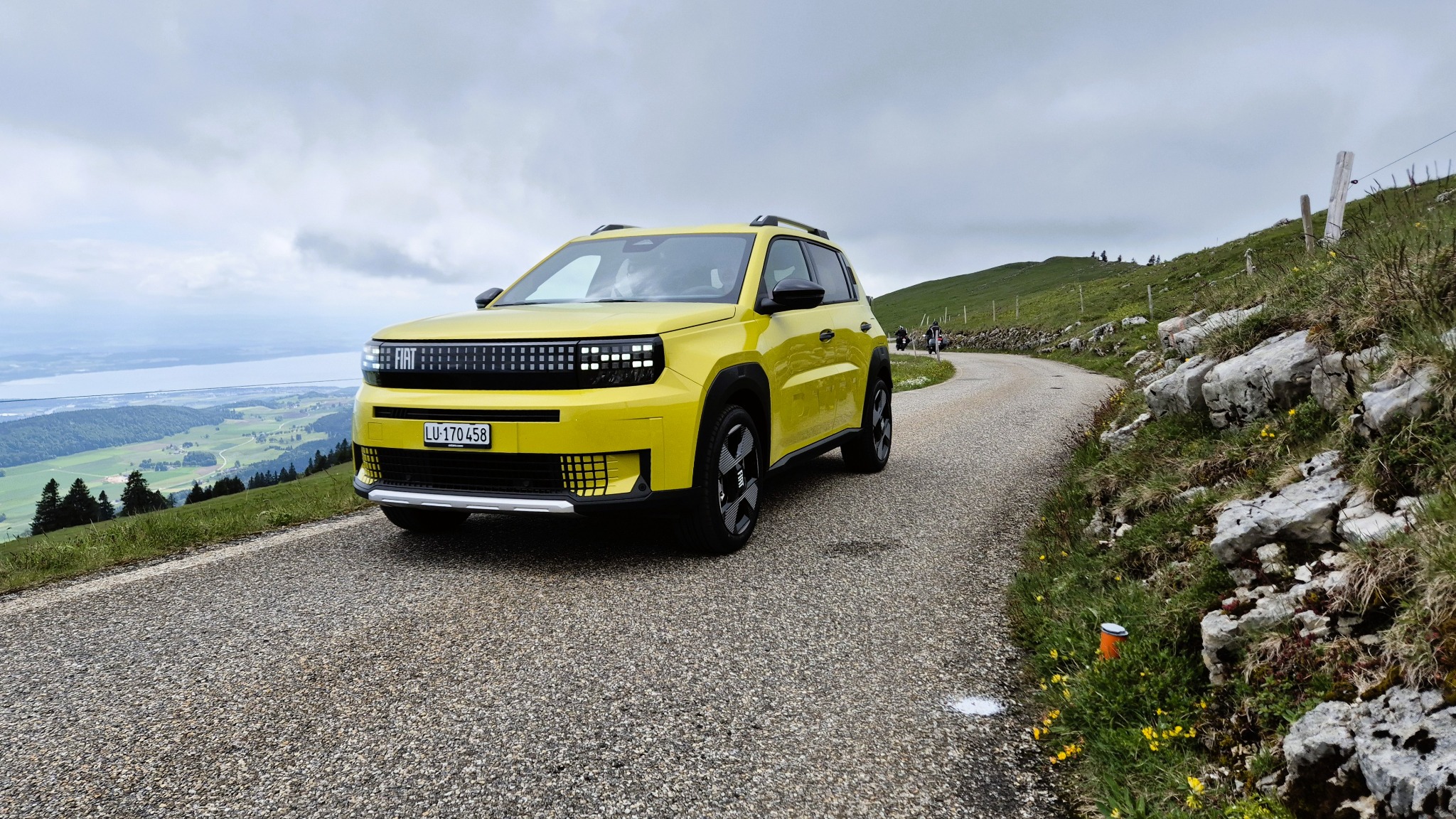 Der Elektro-Panda macht dank der direkten Lenkung auch auf kurvenreichen Passstrassen eine gute Figur.