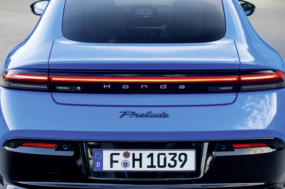 Unter der Heckklappe bietet der Kofferraum ein stattliches Volumen von 264 Litern bei aufgestellter und 760 Litern bei umgeklappter Rückbank.