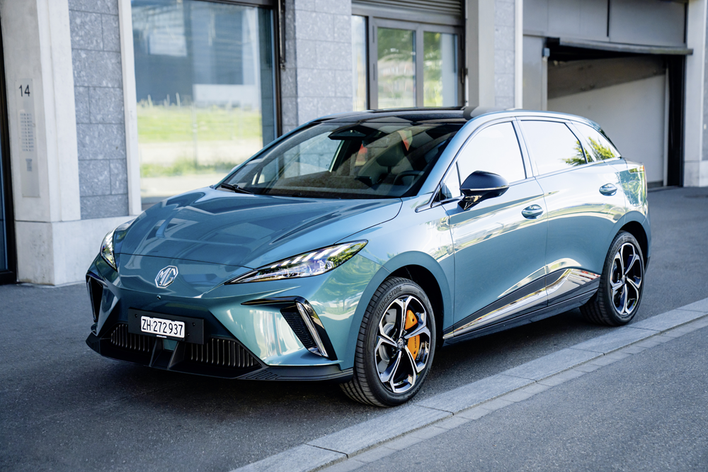 Den überarbeiteten MG4 gibt es auch als Allradversion XPower. Er leistet 320 kW/ 435 PS bzw. 600 Nm und beschleunigt in nur 3,8 Sekunden von 0 auf 100 km/h.