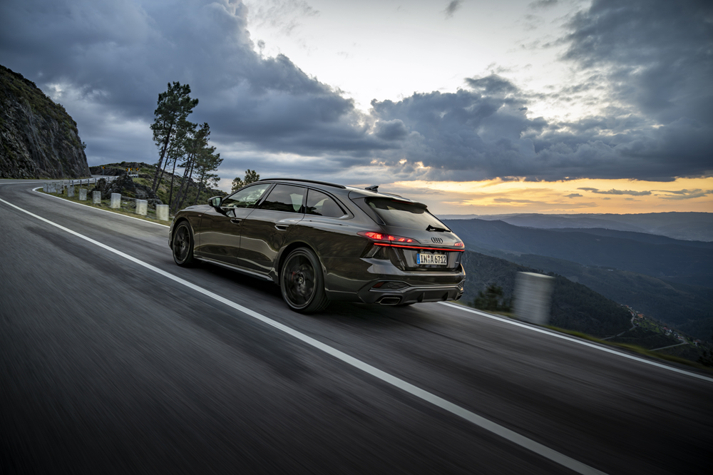 Audi A4 Avant e-hybrid