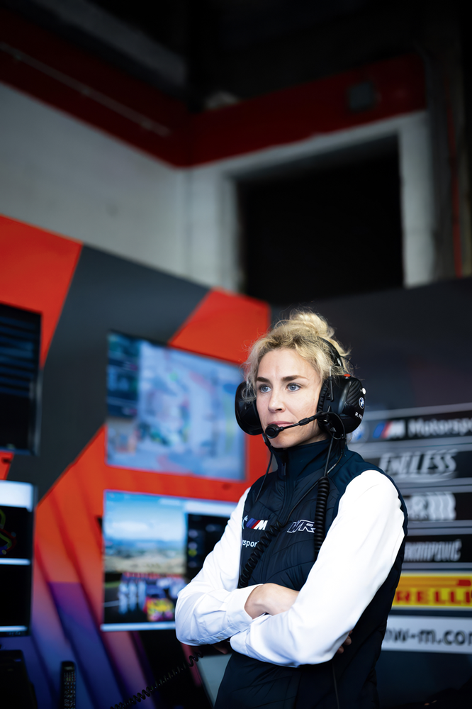 Headset statt Helm: Seit Februar 2026 amtet Frey jetzt als Renndirektorin GT-Sport beim belgischen Team WRT.