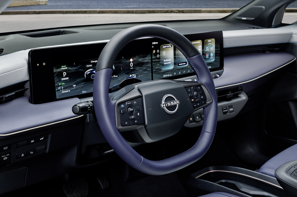 Im Cockpit gefällt der Mix aus breitem Touchscreen und haptischer Bedienung.