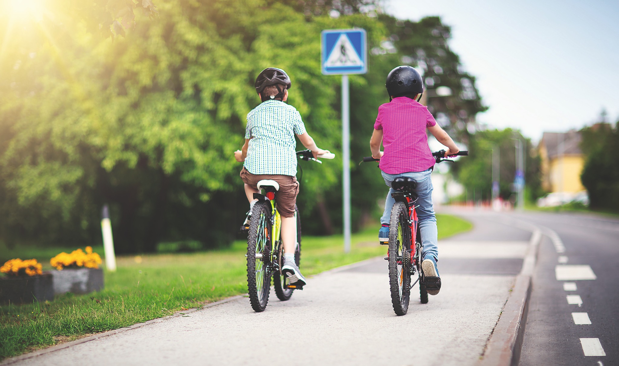 Enfants V lo Sur Le Trottoir Automobile Club De Suisse ACS enfants-v-lo-sur-le-trottoir-automobile-club-de-suisse-acs