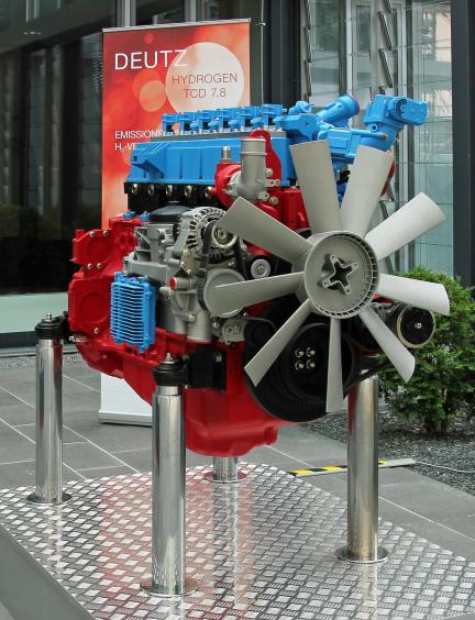 Le constructeur de moteurs Deutz et son partenaire de développement Keyou ont construit un moteur à combustion de six cylindres, opérant avec du H₂, qui est actuellement encore en cours d’expérimentation