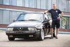 Alfa Romeo 75 QV mit seinem Besitzer, Walter 