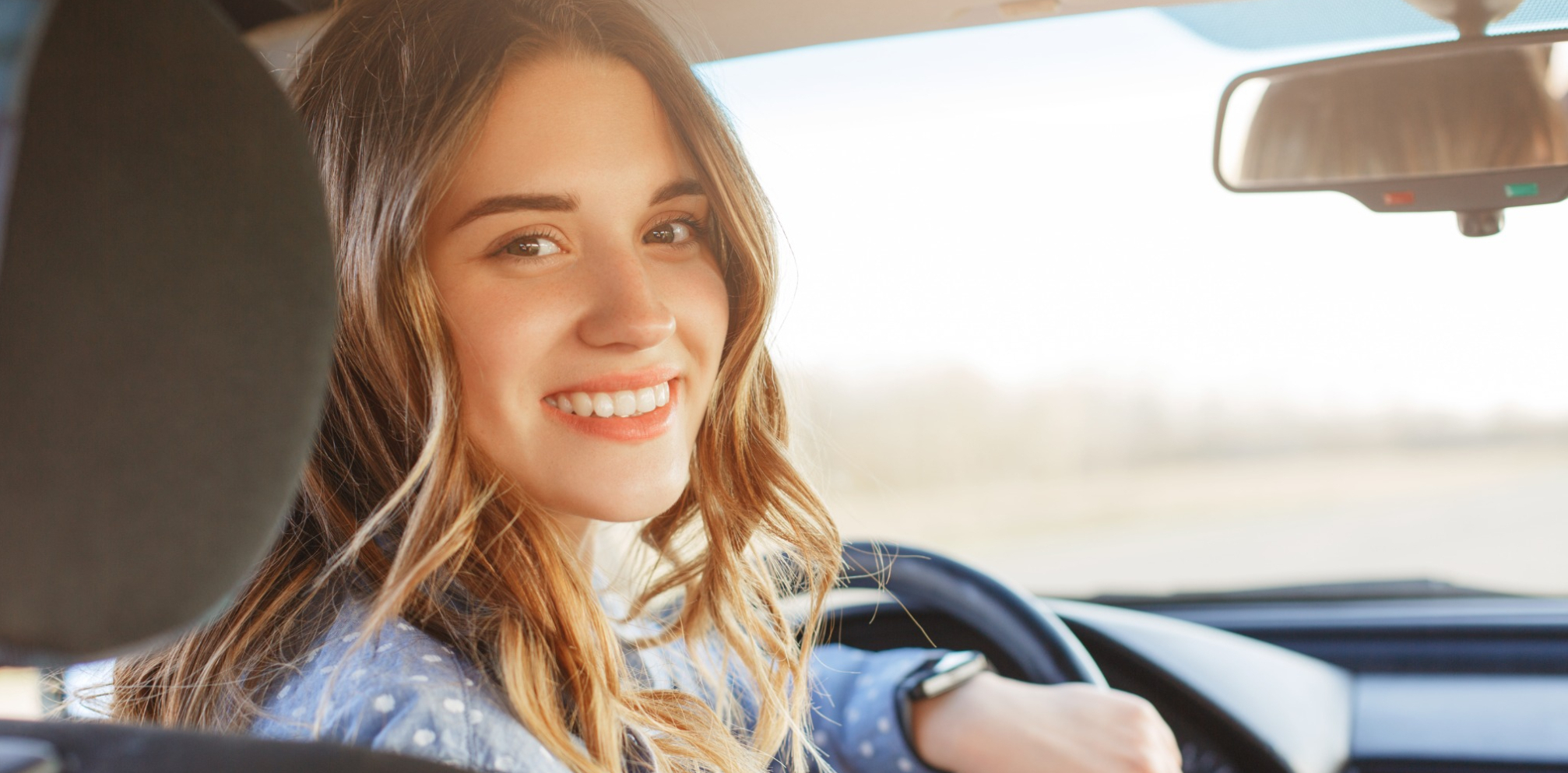 Jugendliche Dame am Steuer