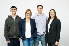 Jugendliche Dame am Steuer