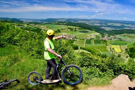 Auf dem Trotti in die Höhe: Blick über den Aargau. © Tourist-Info Laufenburg