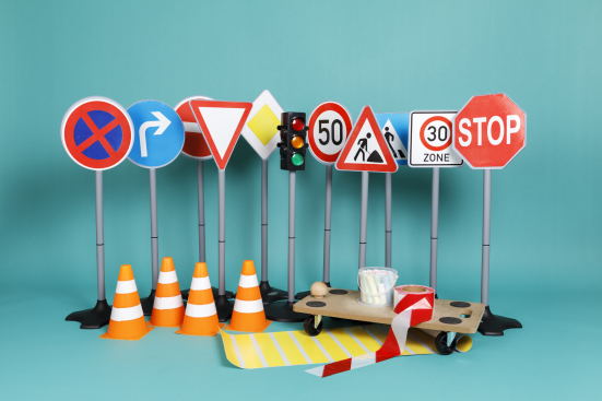 Le parcours de circulation offre d'innombrables jeux de rôle qui permettent aux enfants de se familiariser avec les difficultés de la circulation routière.