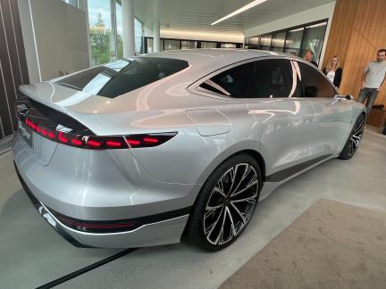 Der Spoiler ist gekonnt ins Heck integriert worden