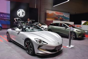 Le roadster électrique MG Cyberster, qui développe jusqu'à 544 ch (0 à 100 km/h en 3,2 secondes), sera également disponible en Suisse à partir de novembre 2024. Côté prix, il devrait se situer aux alentours de CHF 60 000.- pour la version de base de 340 ch à propulsion arrière.