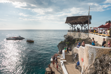 In Rick’s Café ist immer etwas los.