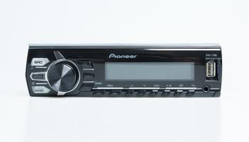 Beispiel einer Aux-In Buchse am Autoradio.