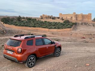 En passant devant les témoins culturels du passé.