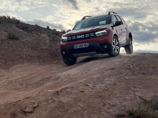 Le Duster maîtrise également les terrains moyennement difficiles.