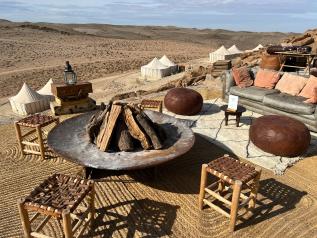 Les camps du désert, célèbres pour leurs nuits immaculées et leurs immenses ciels étoilés.
