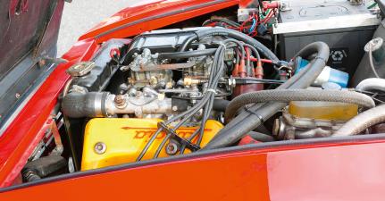 Der Motor ist im Lancia weit vorne ­positioniert.