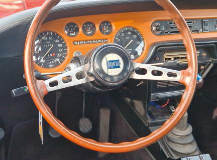 Analoge Rundinstrumente von Veglia ­zieren das Armaturenbrett im Lancia.