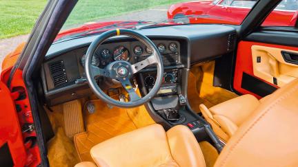 Fahrerorientiertes Cockpit im Alfa Romeo S.Z.